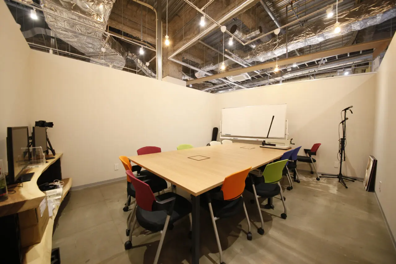 Room8会議室（春日井・勝川のレンタルスペース）