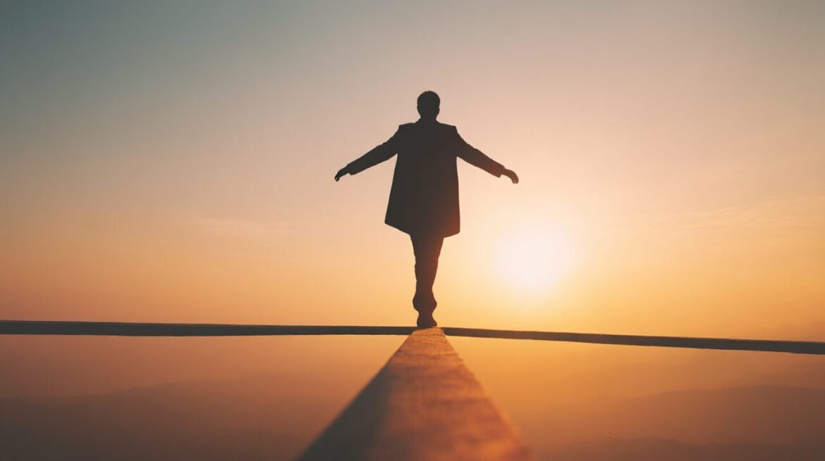 理想と現実のバランスを取りながら前進するINTJ起業家の姿